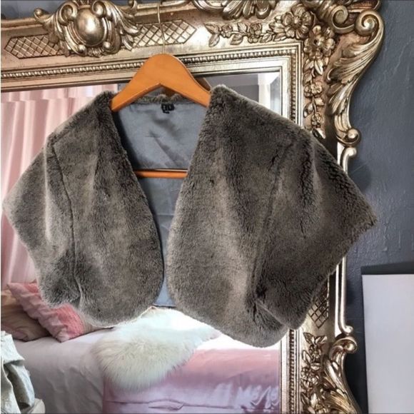Beautiful Brown Faux Fur Vest - Picture 7 of 9